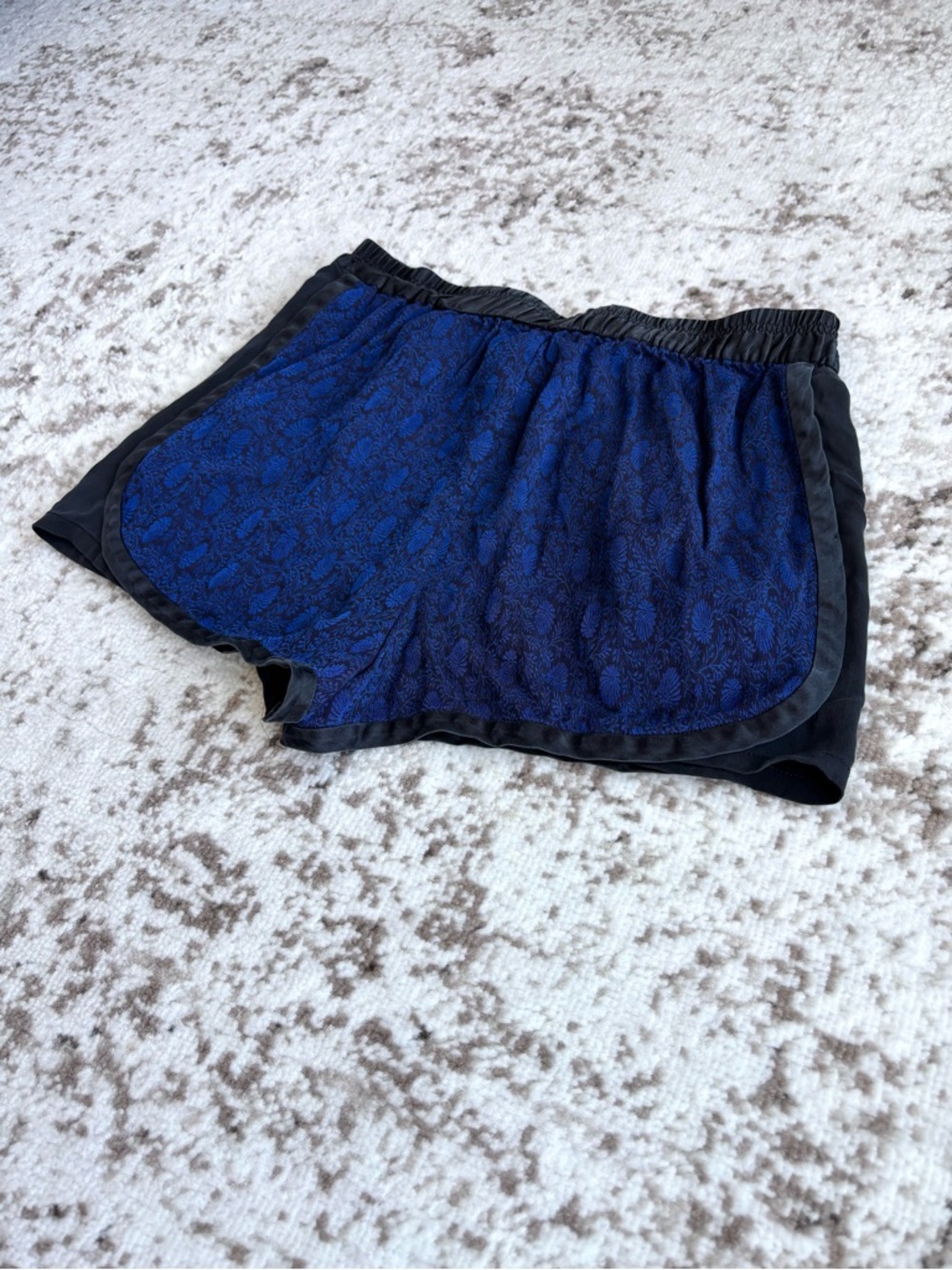 3.1 Philip Lim Damask Blue Florals and Black 100% Silk Trim Shorts - Picture 6 of 8